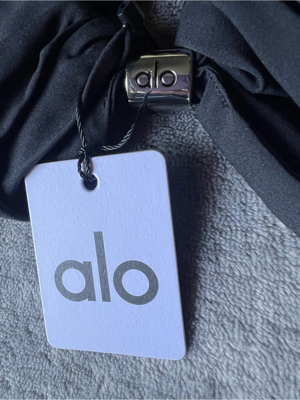NEW Alo Yoga logo Bead It Oversized Scrunchie Black Athletic 90s Style Sport